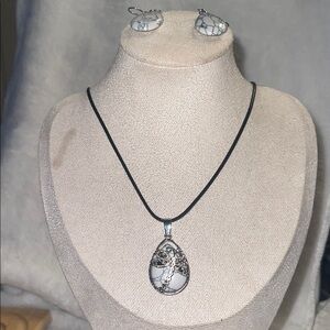 Elegant Silver and White Howlite Pendant Necklace and Earring Set